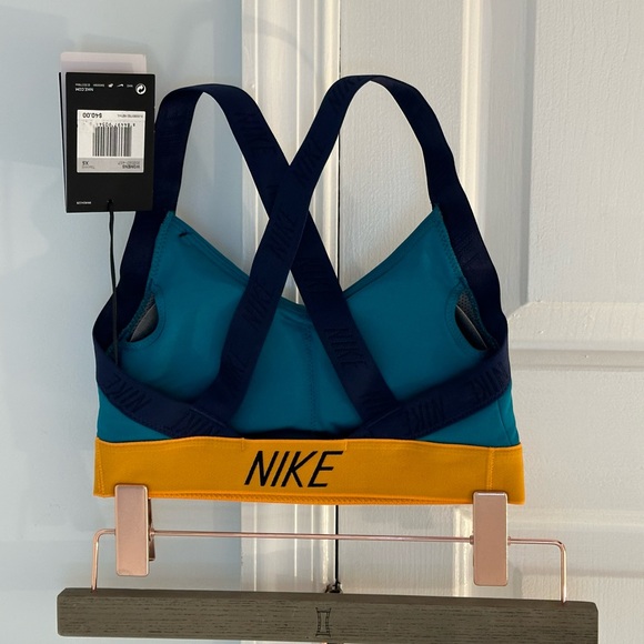 Nike PRO INDY MINIMAL DESIGN LIGHTWEIGHT With DRI-FIT Technology Sports Bar - Picture 2 of 10